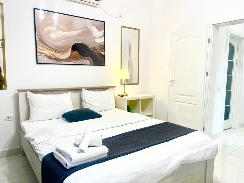 Cazare regim hotelier garsoniere, apartamente 2 cam, 3 cam. Preturi